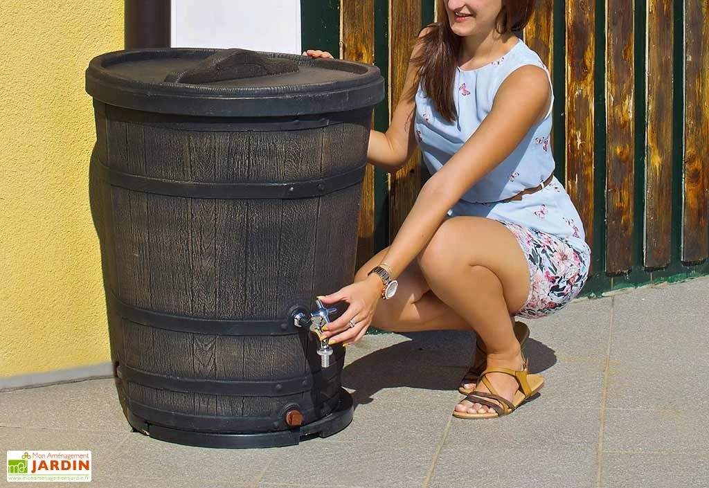 Roto Cuve De Récupération D’Eau De Pluie 130 L Tonneau Imitation Bois 2 Roto Cuve De Récupération D’Eau De Pluie 130 L Tonneau Imitation Bois – Image 2