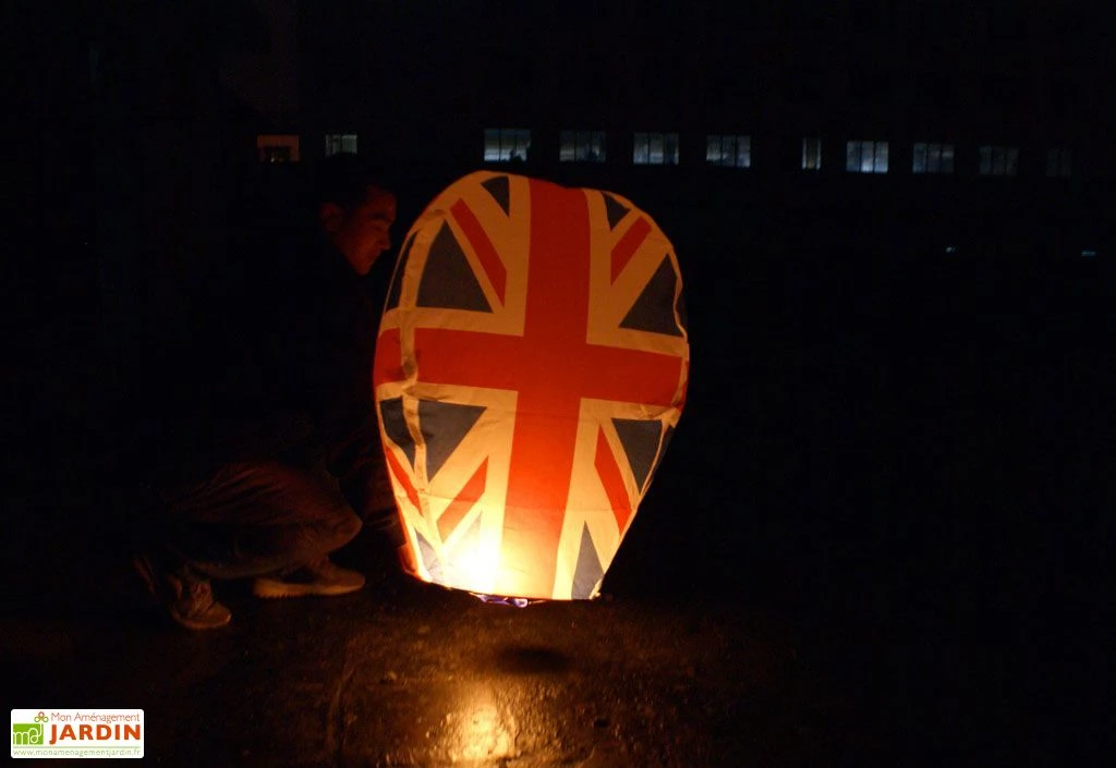 Lot 10 Lanternes Volantes United Kingdom 2 Lot 10 Lanternes Volantes United Kingdom – Image 2