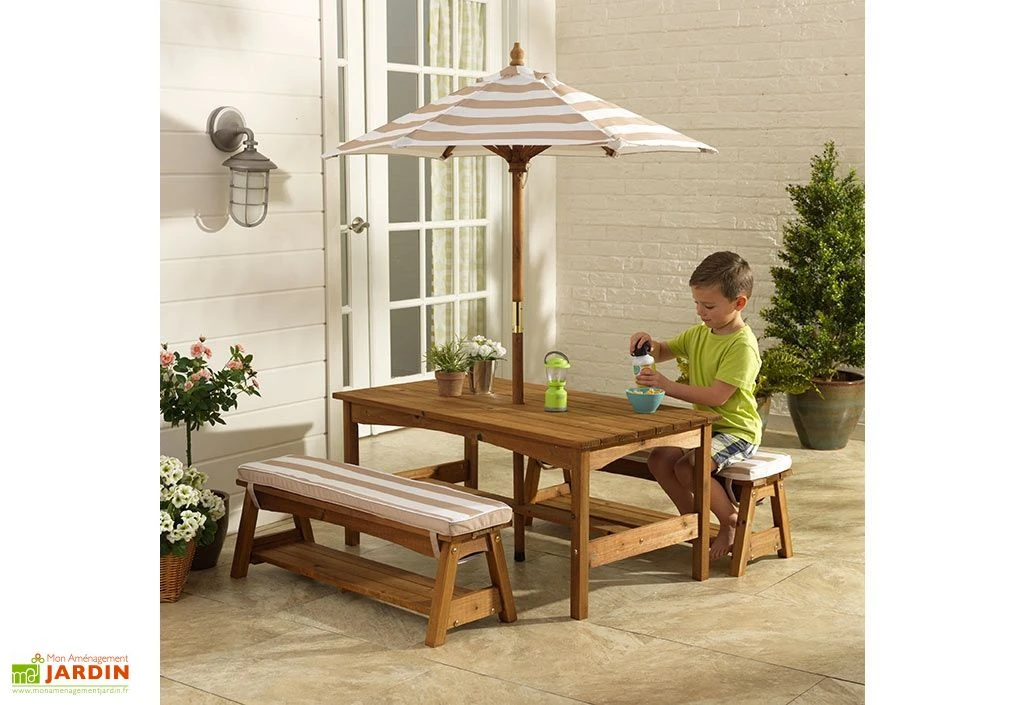 KidKraft Salon De Jardin Bois Pour Enfants : Table, Bancs, Parasol Taupe 2 KidKraft Salon De Jardin Bois Pour Enfants : Table, Bancs, Parasol Taupe – Image 2